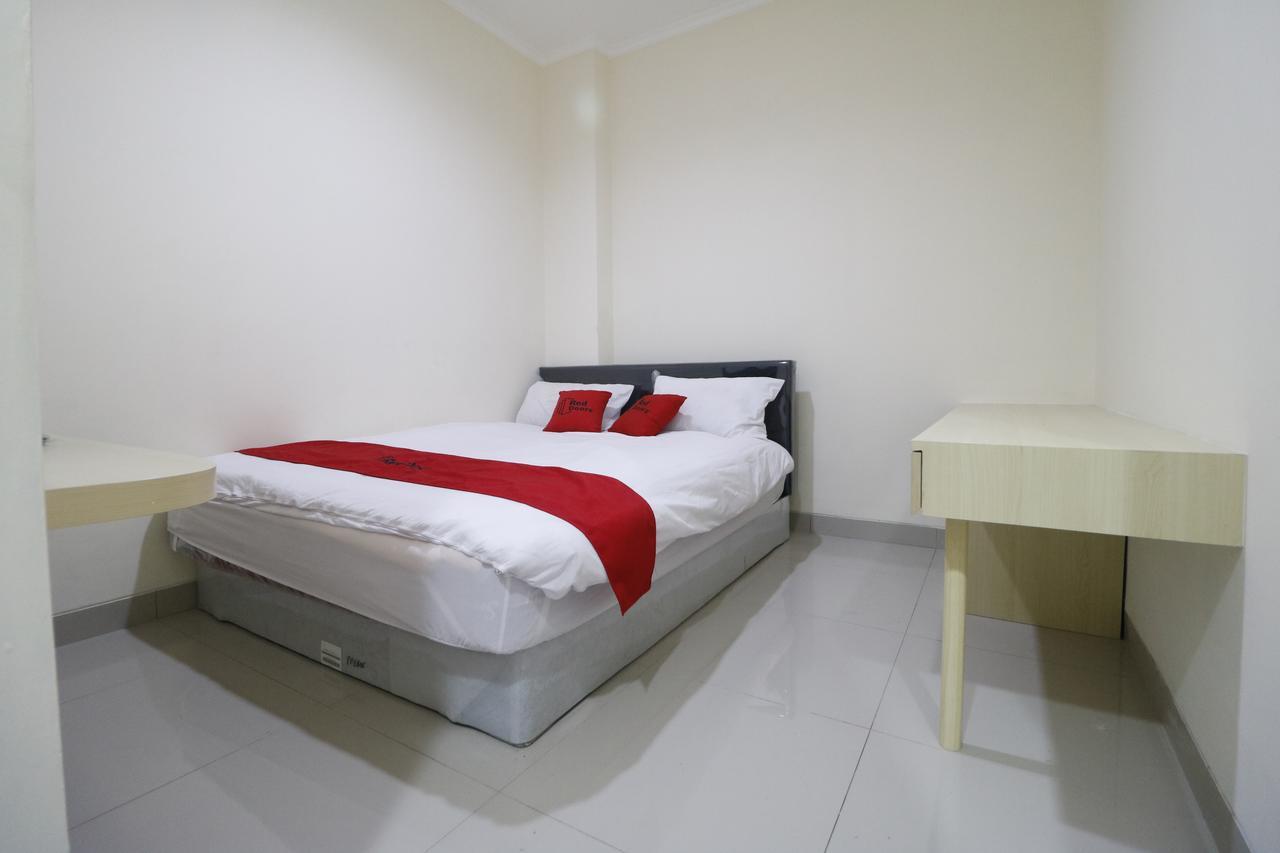 Reddoorz Plus Near Mall Ciputra Yakarta Exterior foto