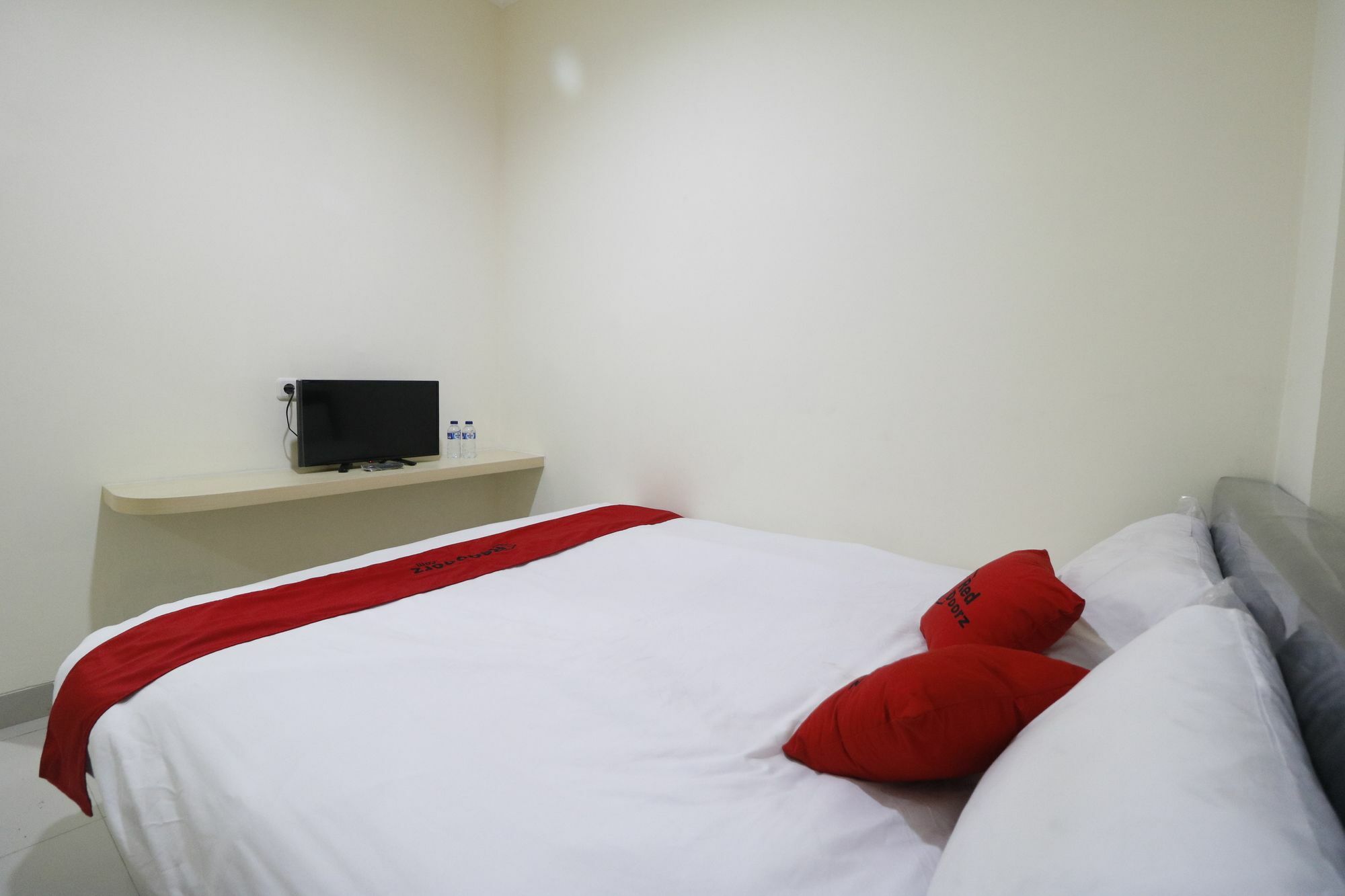 Reddoorz Plus Near Mall Ciputra Yakarta Exterior foto